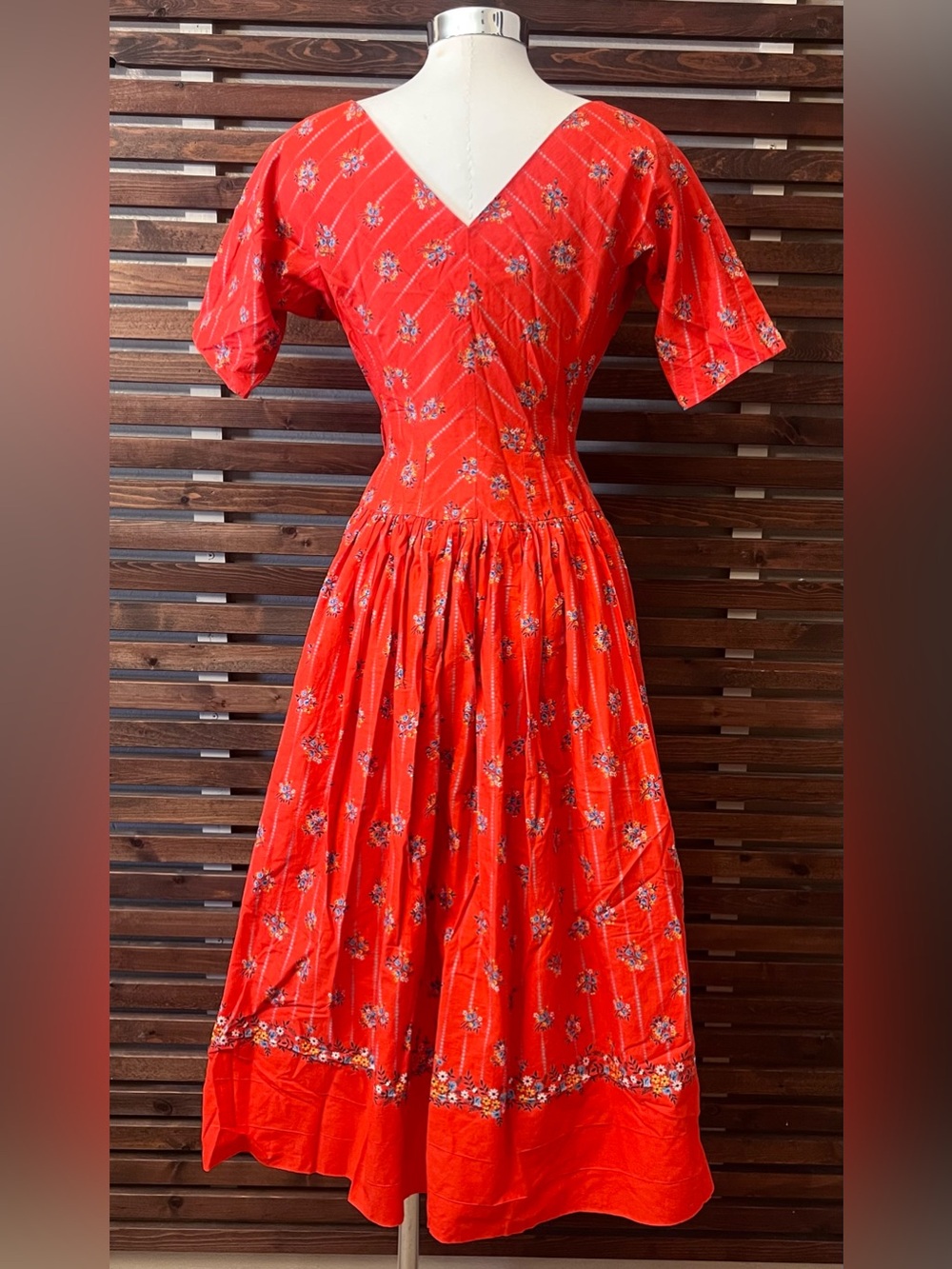 Vintage 1950s 50s Red Floral Short Sleeve Midi Rockabilly VLV V-Neck Dress - S - Picture 8 of 14